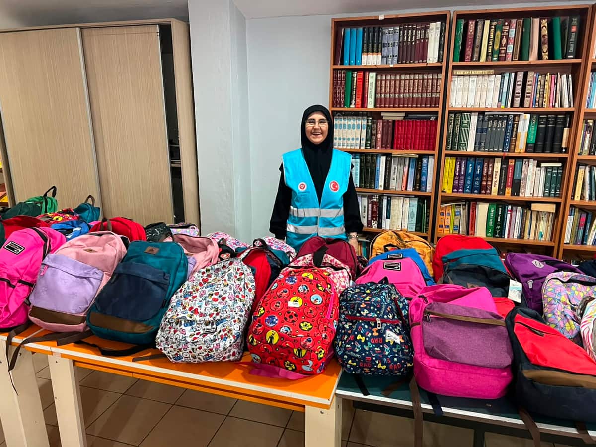 Kırtasiye ve çanta yardımı